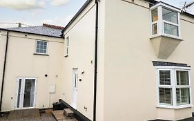 1 Old Talbot Cottages